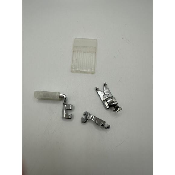 Vintage Sewing Machine Accessories Tin Set Montgomery Ward Singer - Picture 11 of 12